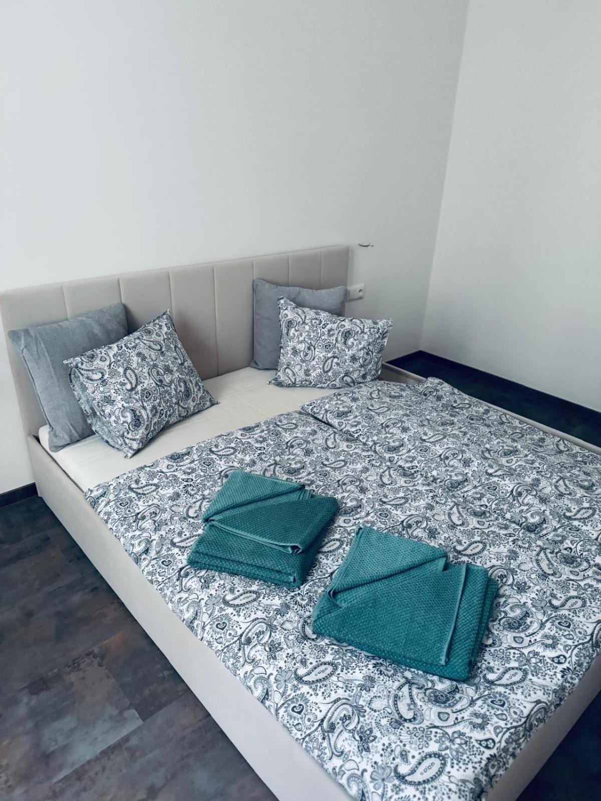 Pearl Bee Deluxe Suites Plzeň Extérieur photo