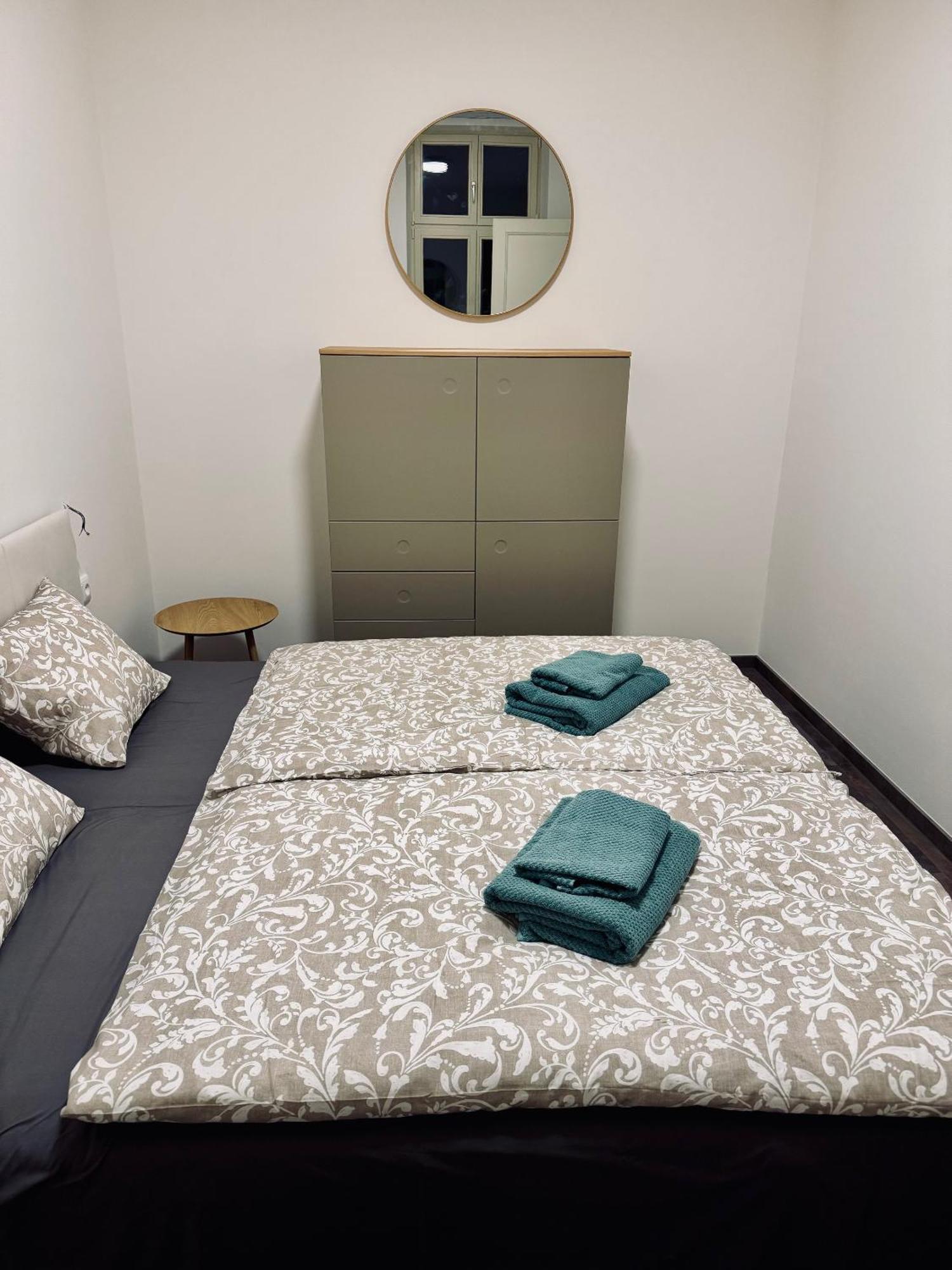 Pearl Bee Deluxe Suites Plzeň Extérieur photo