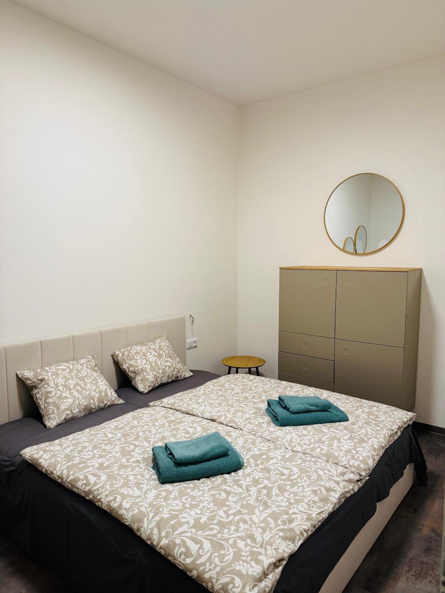 Pearl Bee Deluxe Suites Plzeň Extérieur photo