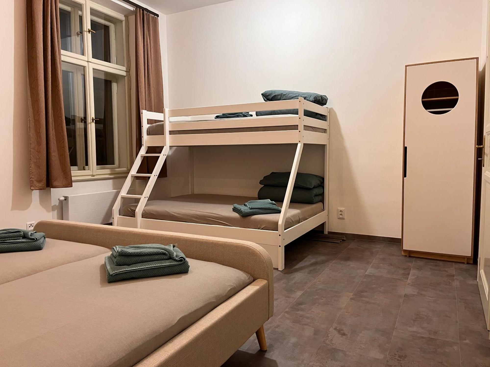 Pearl Bee Deluxe Suites Plzeň Extérieur photo