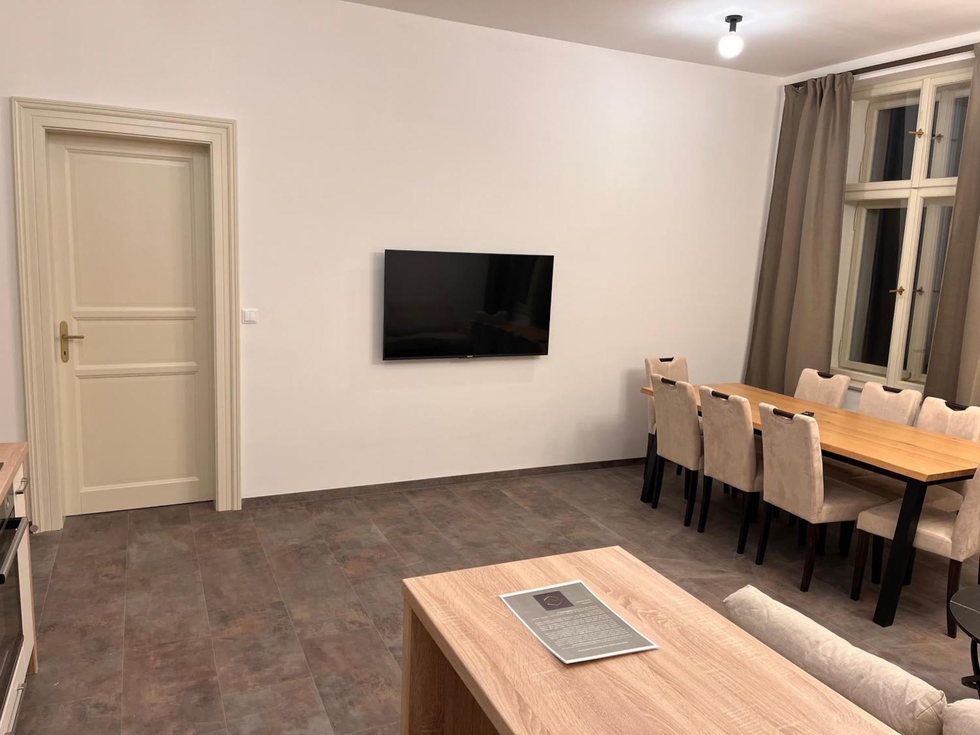 Pearl Bee Deluxe Suites Plzeň Extérieur photo